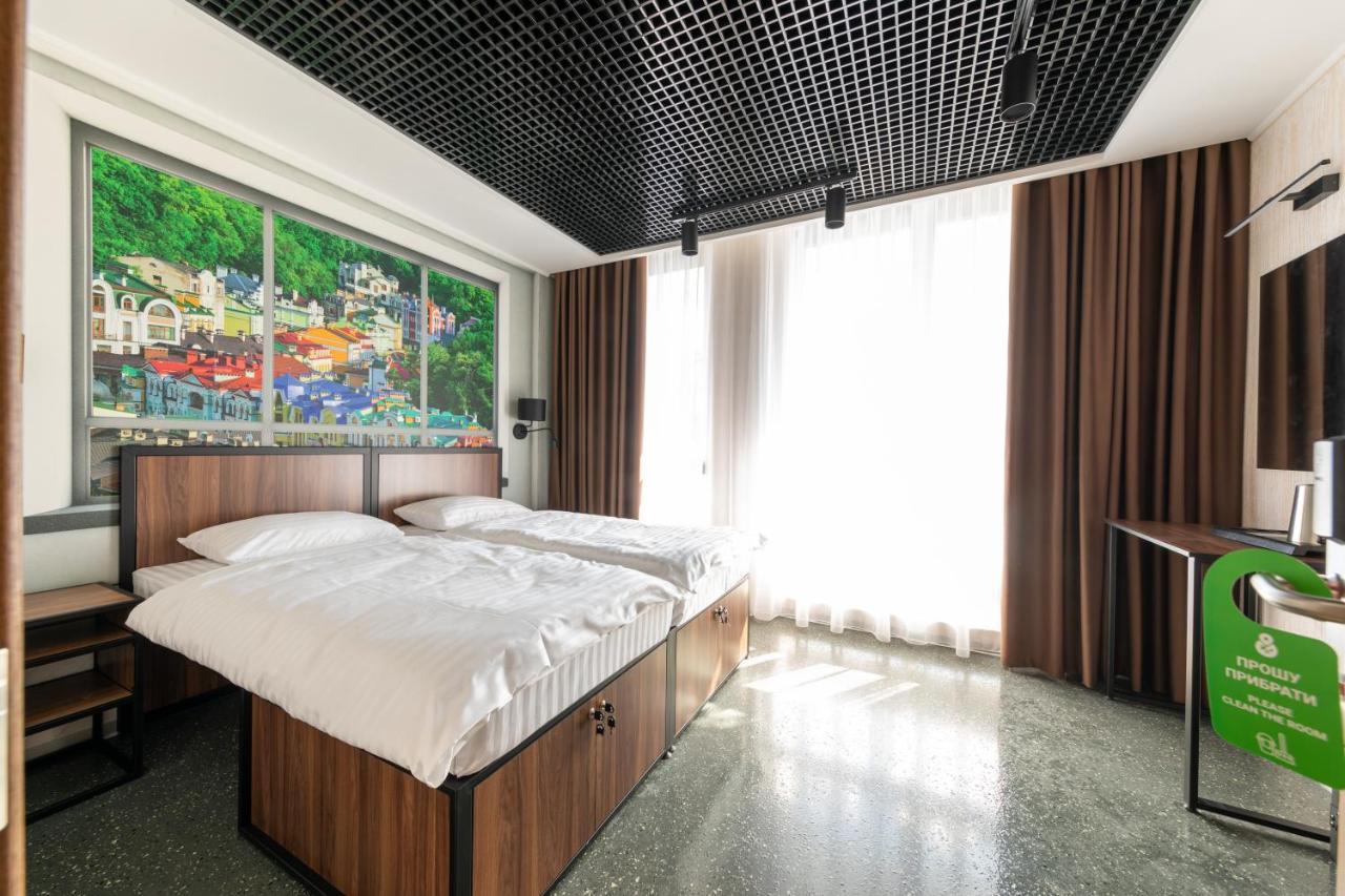 Misto Capsule Hotel Kyiv Exterior photo