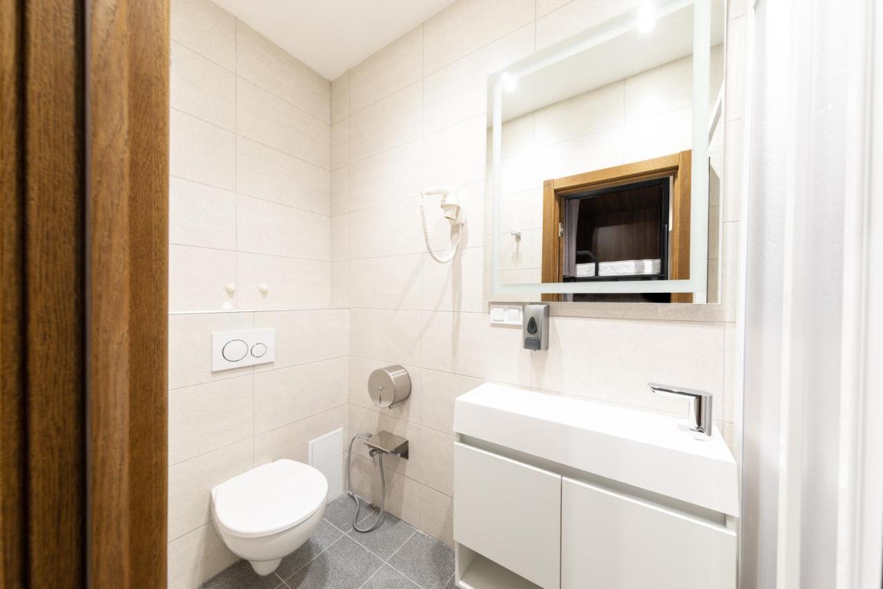 Misto Capsule Hotel Kyiv Exterior photo