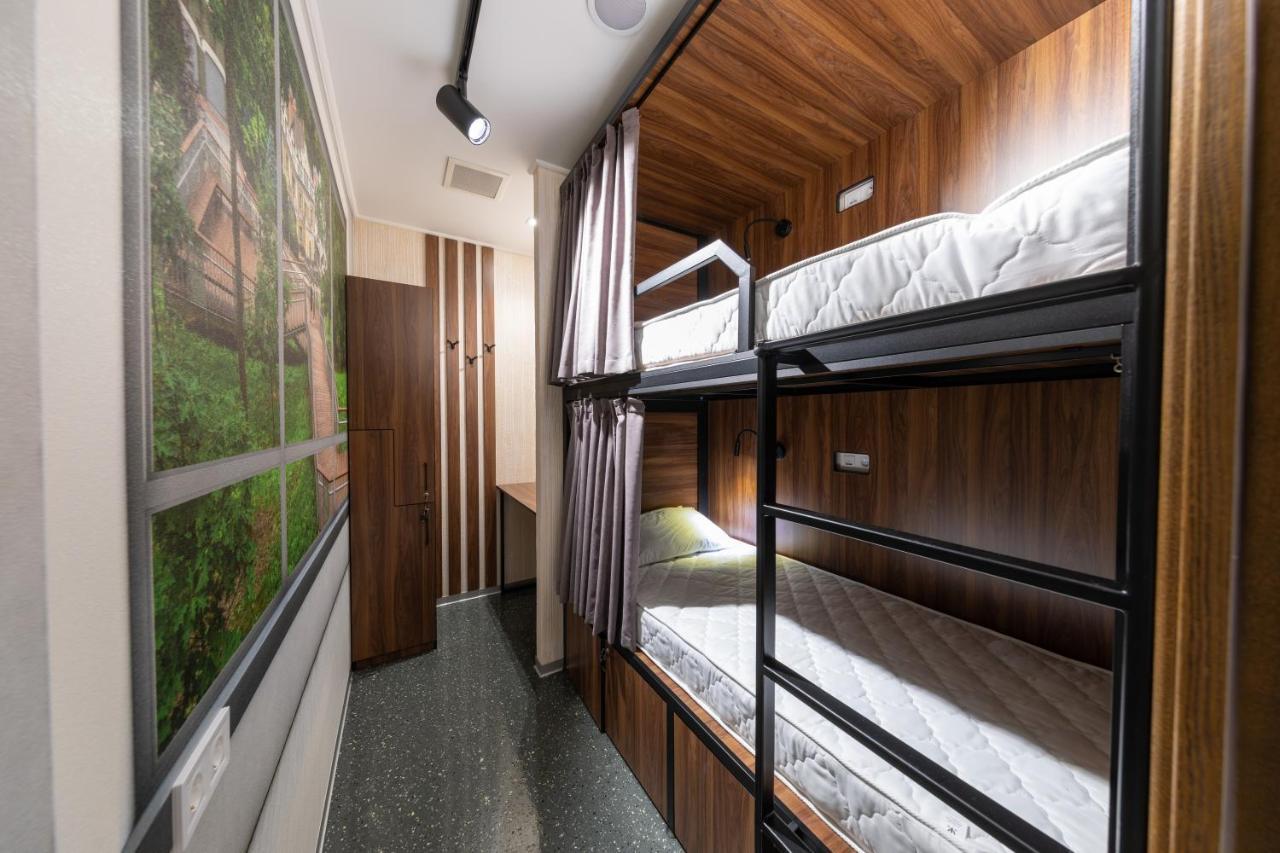 Misto Capsule Hotel Kyiv Exterior photo