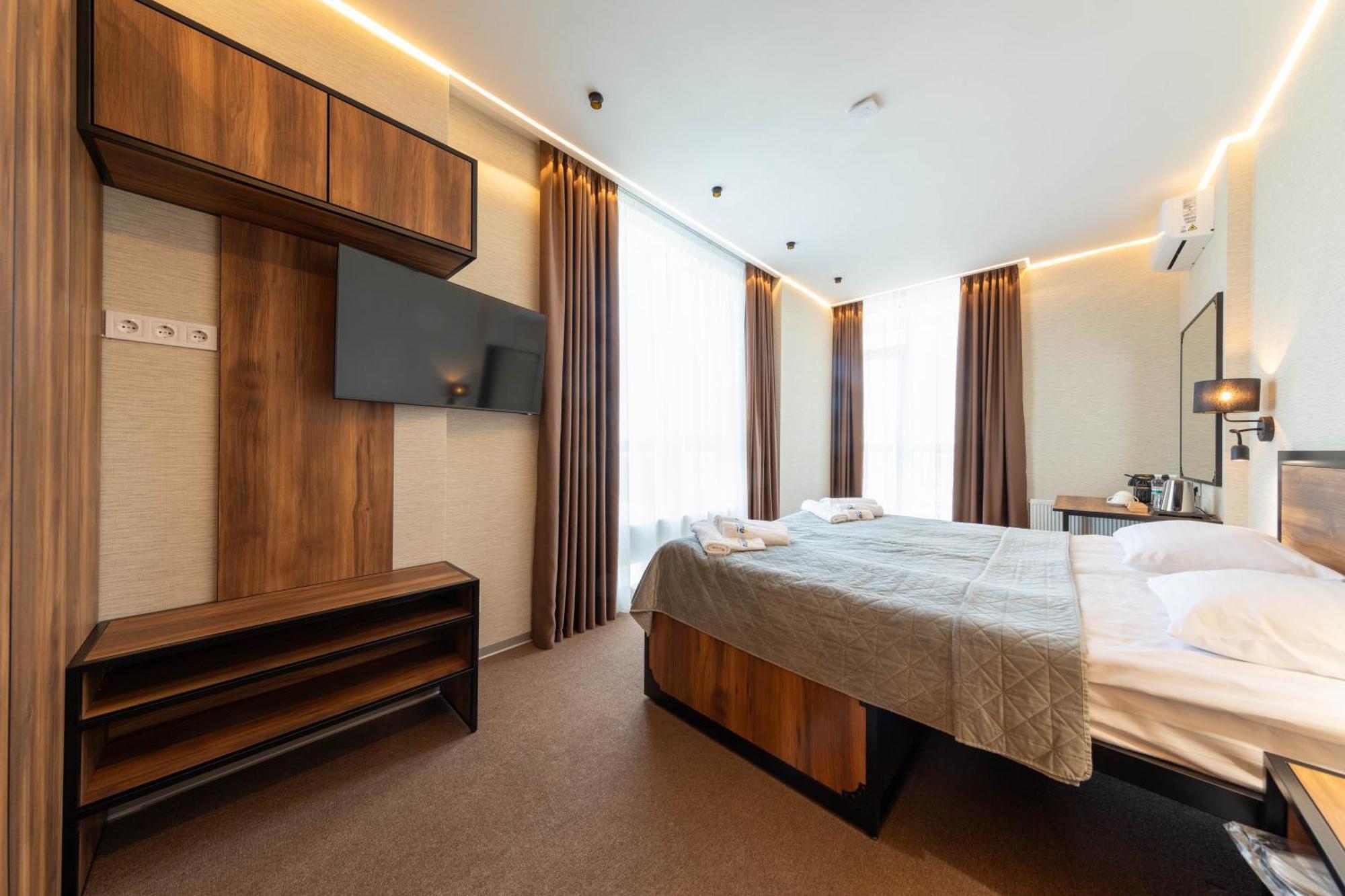 Misto Capsule Hotel Kyiv Exterior photo