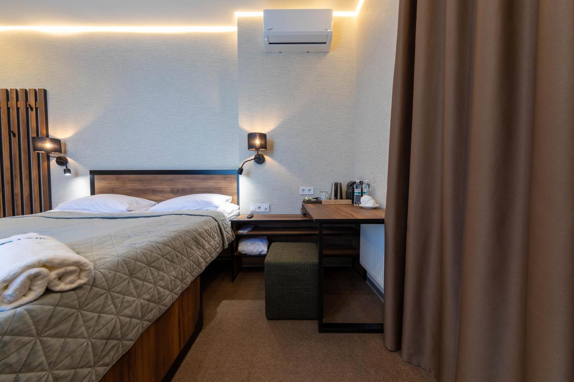 Misto Capsule Hotel Kyiv Exterior photo