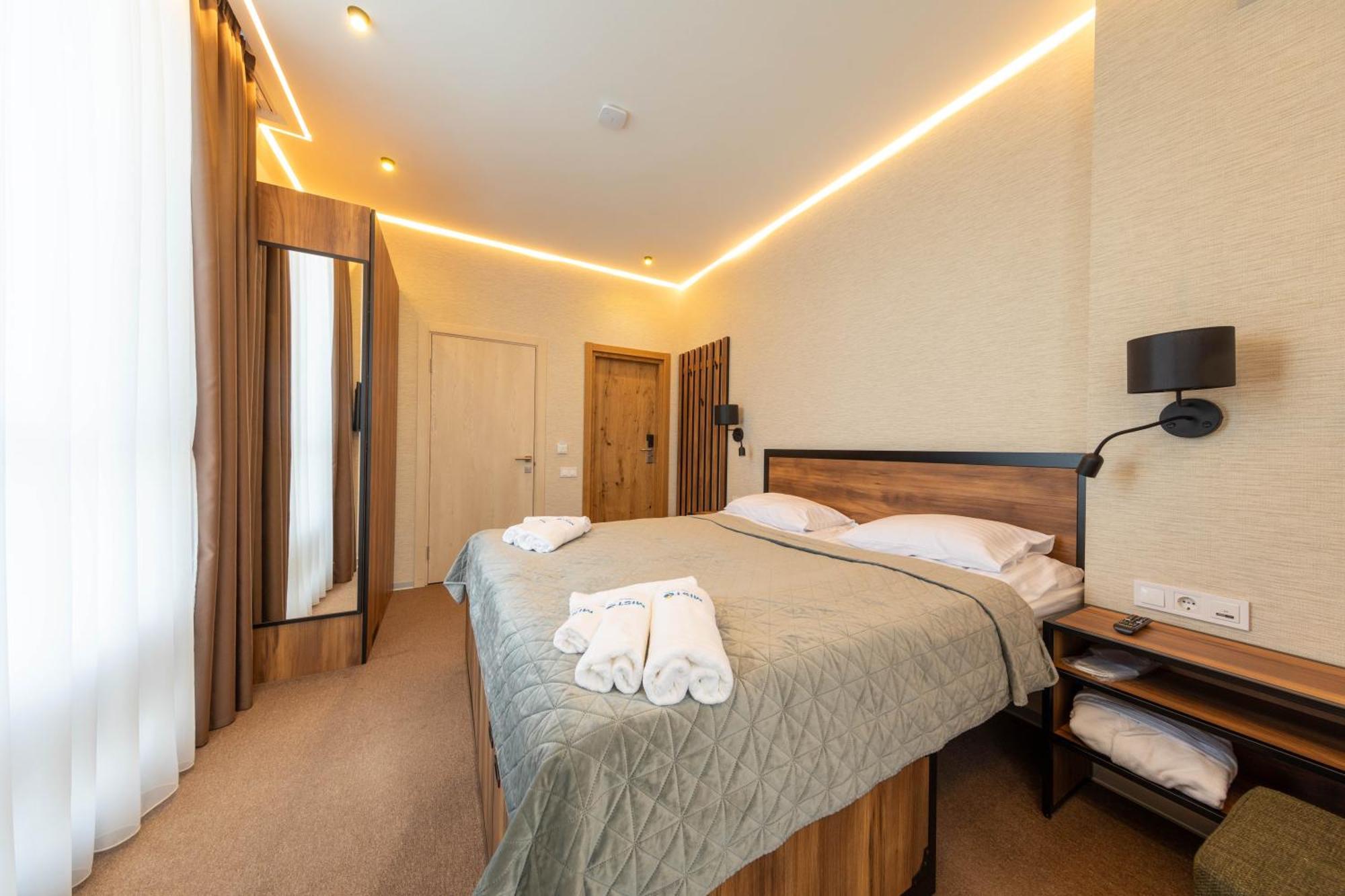 Misto Capsule Hotel Kyiv Exterior photo
