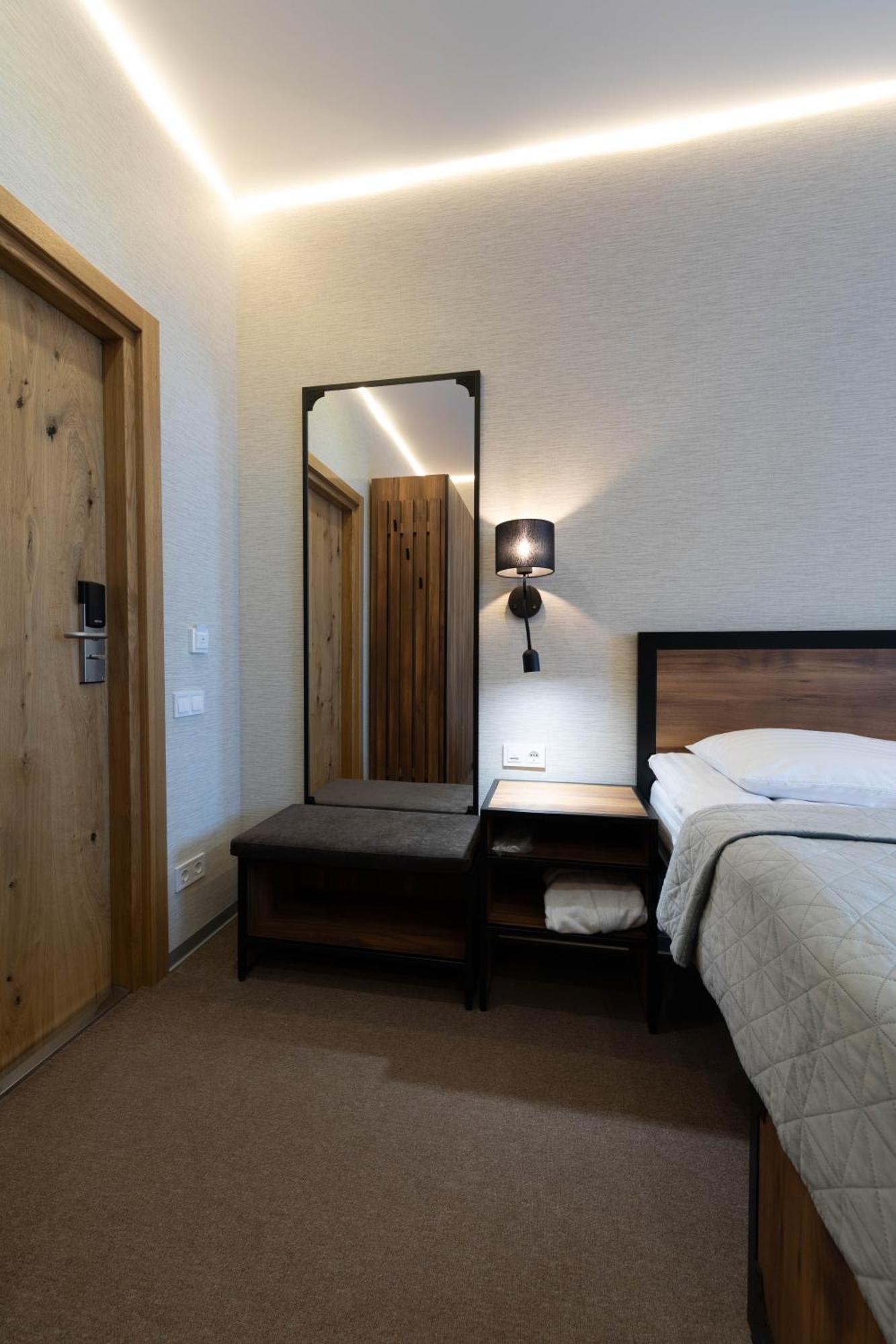Misto Capsule Hotel Kyiv Exterior photo